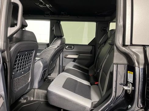 Used 2023 Ford Bronco Black Diamond w/ Sasquatch Package image 21