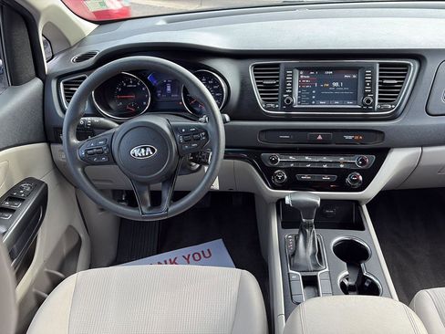 Used 2020 Kia Sedona LX image 16