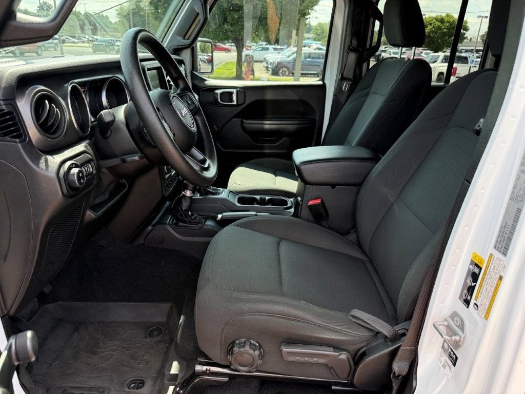Used 2022 Jeep Gladiator Sport AWD/4WD image 14
