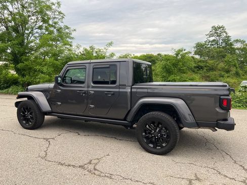 Used 2025 Jeep Gladiator Mojave AWD/4WD image 3