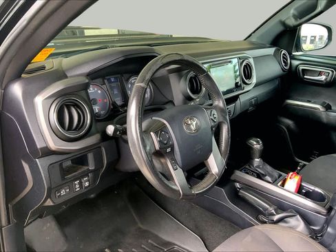 Used 2017 Toyota Tacoma TRD Sport w/ Tow Package RWD image 17