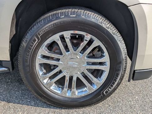 Used 2016 Cadillac Escalade 2WD image 11