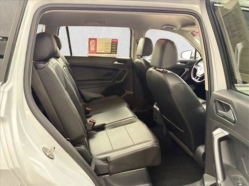 Used 2018 Volkswagen Tiguan SE FWD image 13