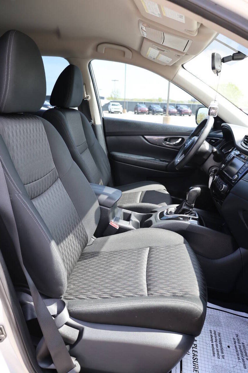 Used 2018 Nissan Rogue S AWD/4WD image 15