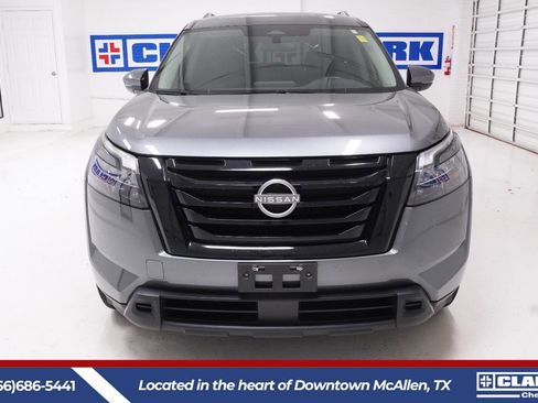 Used 2024 Nissan Pathfinder SV w/ Lighting Package (N92) FWD image 2