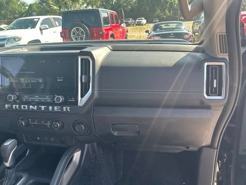 Used 2025 Nissan Frontier SV RWD image 13