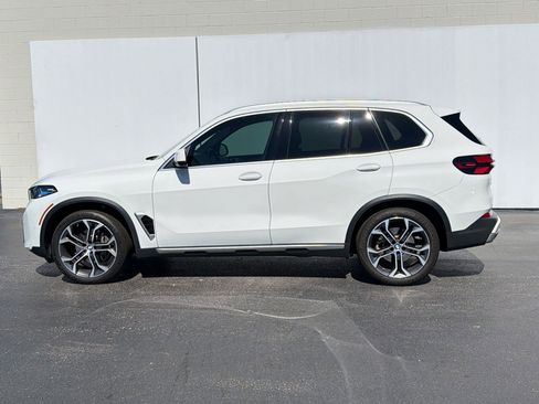 Used 2024 BMW X5 sDrive40i w/ Premium Package RWD image 2