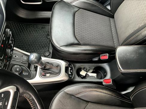 Used 2021 Jeep Compass Latitude w/ Convenience Group AWD/4WD image 19