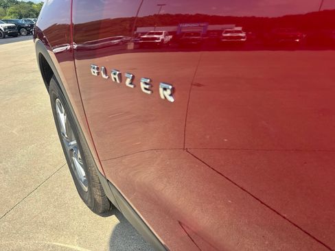Used 2025 Chevrolet Blazer LT AWD/4WD image 12