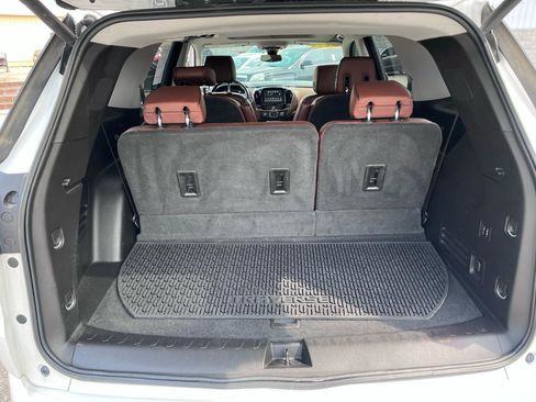 Used 2018 Chevrolet Traverse High Country AWD/4WD image 12