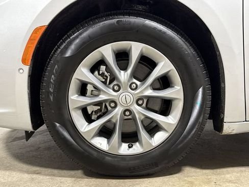 New 2026 Chrysler Pacifica Limited FWD image 29