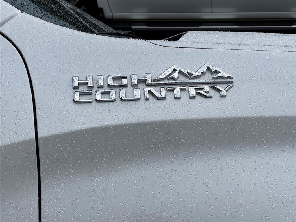 Used 2020 Chevrolet Silverado 1500 High Country w/ Technology Package AWD/4WD image 2
