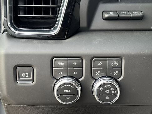 New 2026 GMC Sierra 2500 Denali w/ Denali Reserve Package AWD/4WD image 18