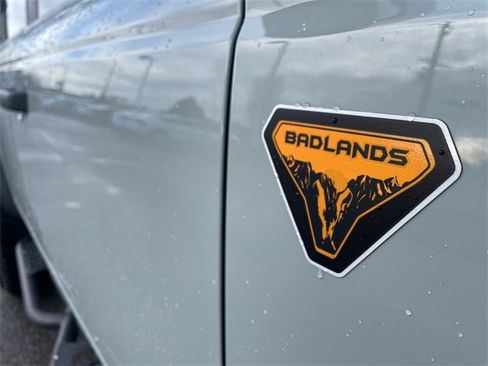 Used 2022 Ford Bronco Badlands image 48