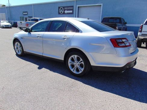 Used 2015 Ford Taurus SE image 7