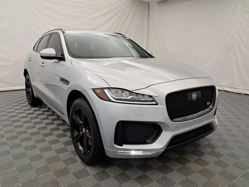 Used 2019 Jaguar F-PACE S image 2