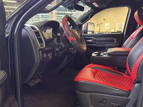 Used 2024 RAM 2500 Big Horn w/ Night Edition AWD/4WD image 15