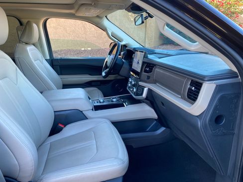Used 2024 Ford Expedition Limited image 55