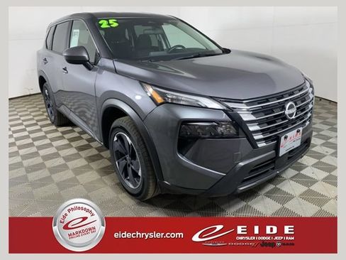 Used 2025 Nissan Rogue SV AWD/4WD image 1