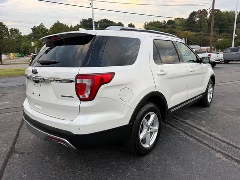 Used 2016 Ford Explorer XLT w/ Equipment Group 202A FWD image 8