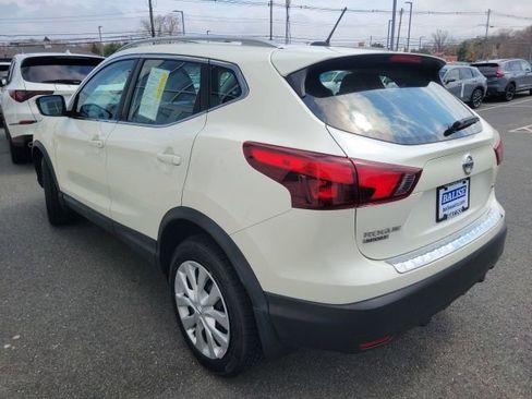 Used 2018 Nissan Rogue Sport SV AWD/4WD image 2