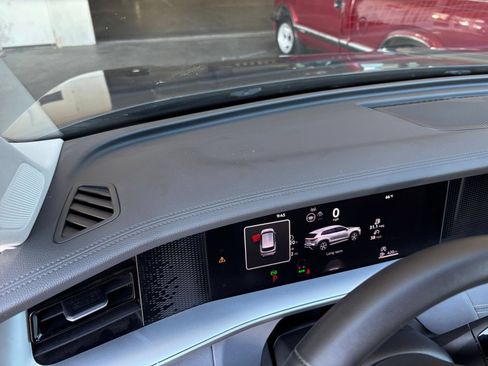 Used 2026 Volkswagen Tiguan SE FWD image 35