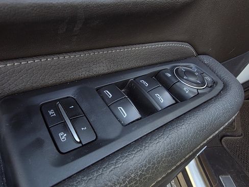 Used 2021 GMC Yukon Denali w/ Denali Ultimate Package image 12