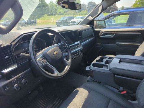 Used 2025 Chevrolet Silverado 1500 LT AWD/4WD image 7