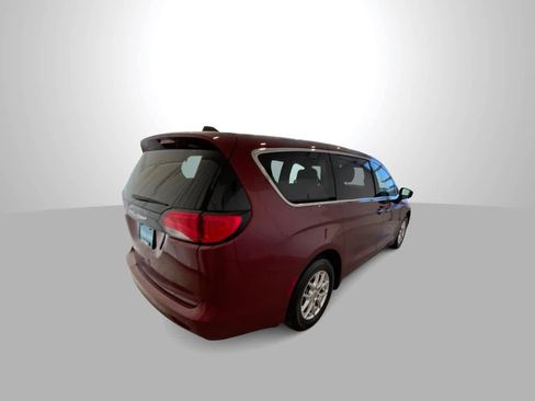 Used 2023 Chrysler Voyager LX image 8