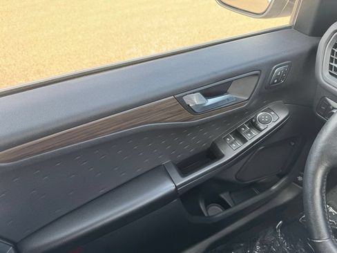 Used 2020 Ford Escape Titanium AWD/4WD image 26