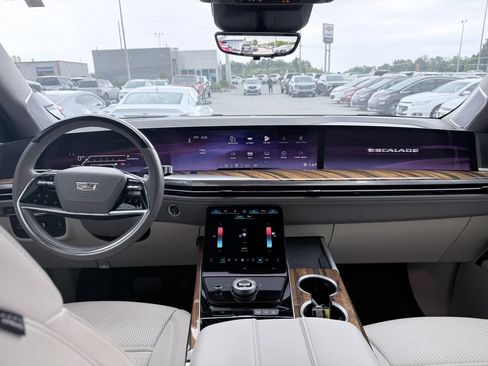 Used 2025 Cadillac Escalade Sport Platinum AWD/4WD image 10
