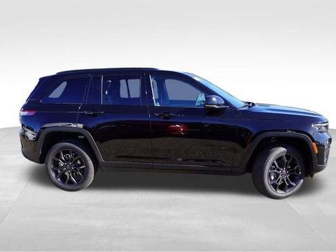 New 2025 Jeep Grand Cherokee Limited image 2