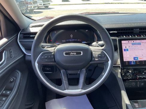 Used 2023 Jeep Grand Cherokee L Limited image 11