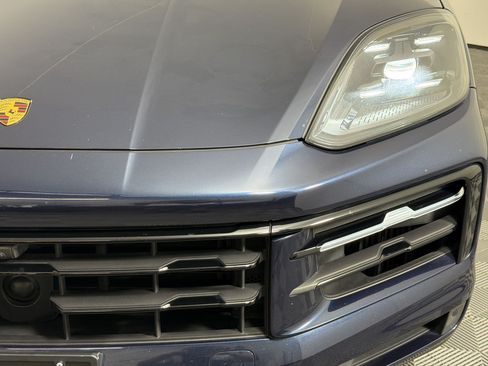 Certified 2024 Porsche Cayenne AWD/4WD image 12