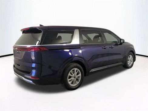 Used 2024 Kia Carnival LX image 5