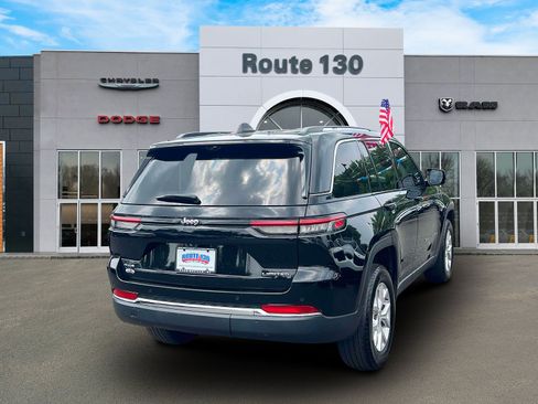 Used 2023 Jeep Grand Cherokee Limited w/ Luxury Tech Group II AWD/4WD image 4