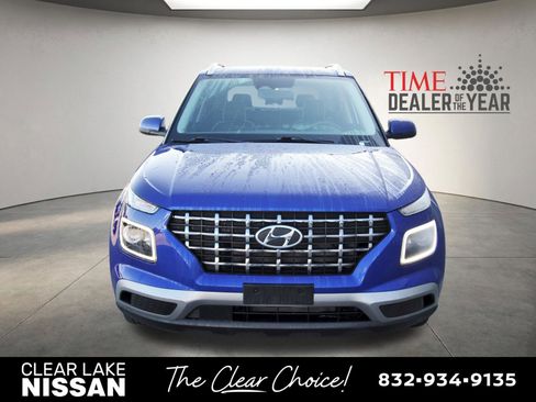 Used 2024 Hyundai Venue Limited image 2