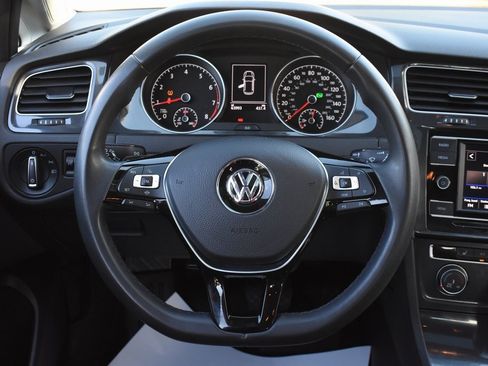 Used 2021 Volkswagen Golf 4-Door image 29