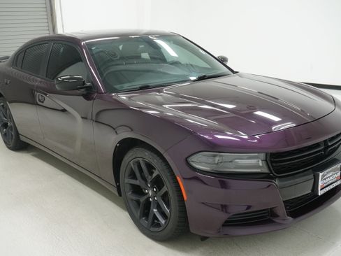 Used 2021 Dodge Charger SXT w/ Blacktop Package RWD image 3