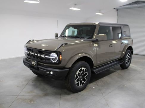 New 2025 Ford Bronco Outer Banks image 3