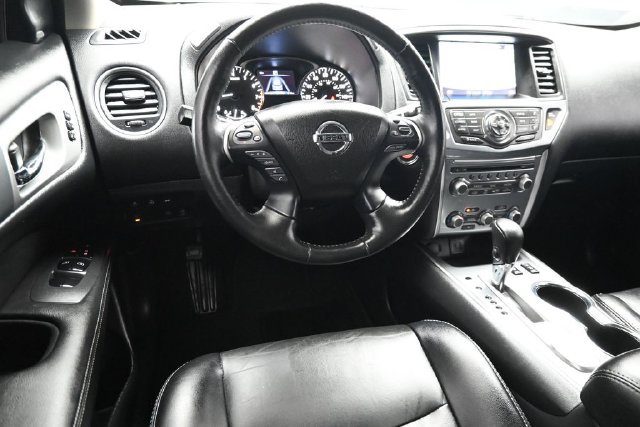 Used 2020 Nissan Pathfinder SL FWD image 11
