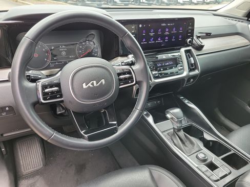 Used 2022 Kia Sorento EX w/ Panoramic Sunroof Package FWD image 2
