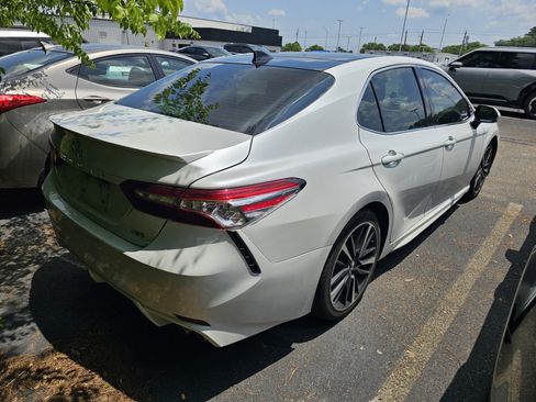 Used 2020 Toyota Camry XSE FWD image 7