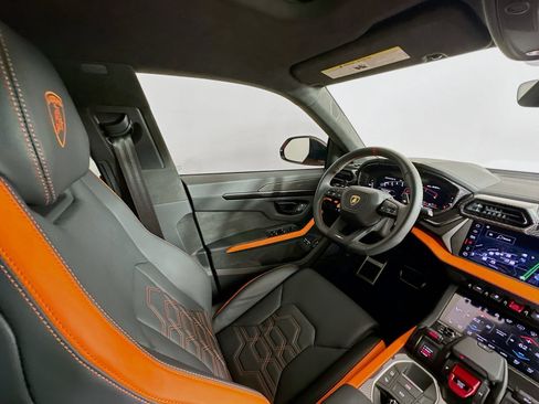 Used 2025 Lamborghini Urus SE AWD/4WD image 70