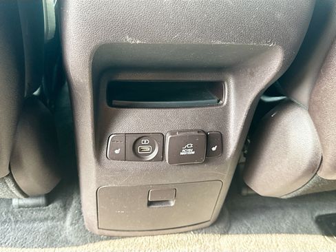 Used 2018 Kia Sedona SX Limited image 26