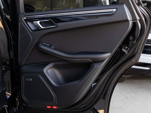 Certified 2026 Porsche Macan AWD/4WD image 38