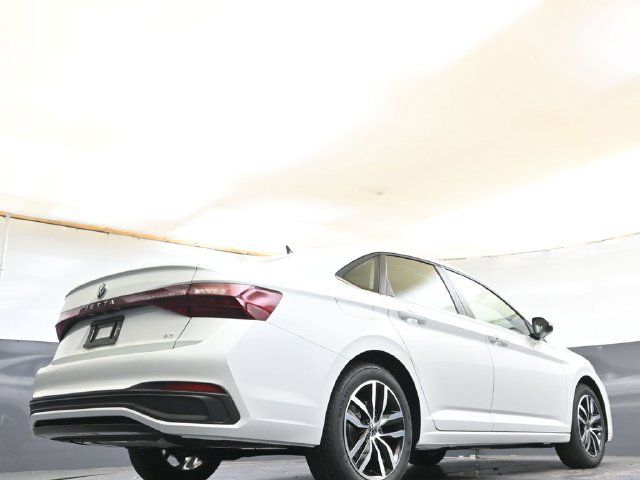 Used 2026 Volkswagen Jetta SE FWD image 41
