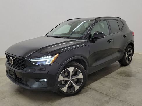 Used 2023 Volvo XC40 B5 Plus w/ Protection Package Premier image 34