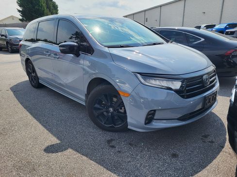 Used 2024 Honda Odyssey Sport image 3