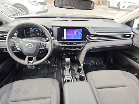 Used 2025 Toyota Camry LE image 9